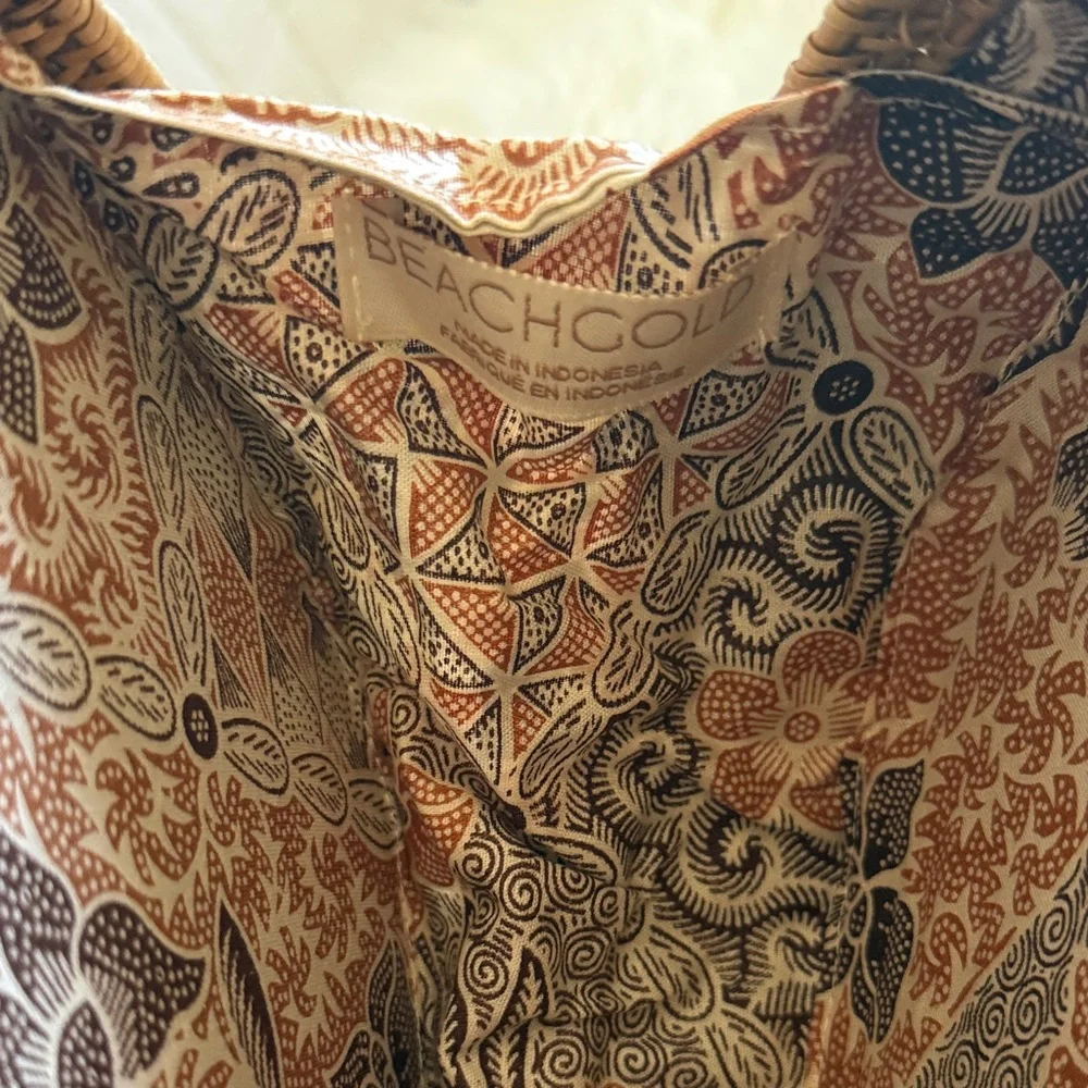 Elegant Tan Woven Crossbody Bag - Picture 3 of 4